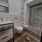 Living With Balcony - Center, Near The Como