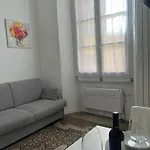 Living With Balcony - Center, Near The Como