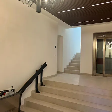 Living With Balcony * كومو