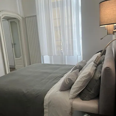 Living With Balcony - Center, Near The Apartment Como