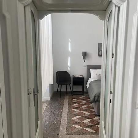 Living With Balcony * كومو