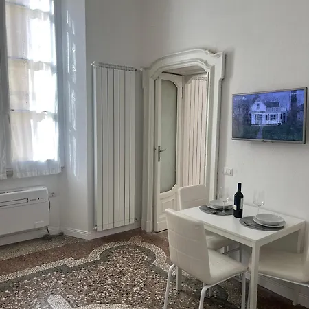 Living With Balcony 아파트