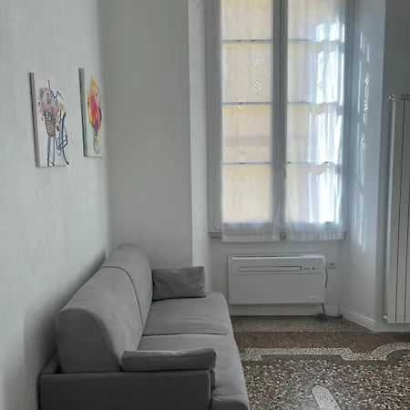 Apartment Living With Balcony Como