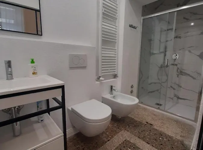 Living With Balcony Como