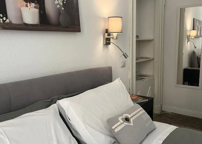 Living With Balcony Комо